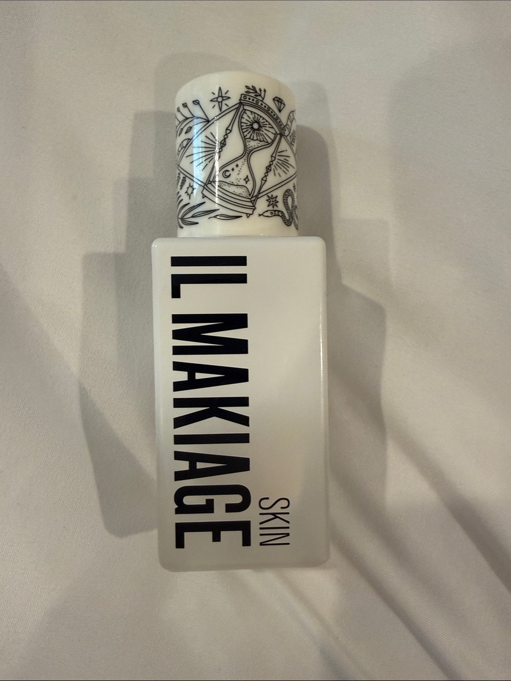 IL MAKIAGE Skin Serum - White with Black Text